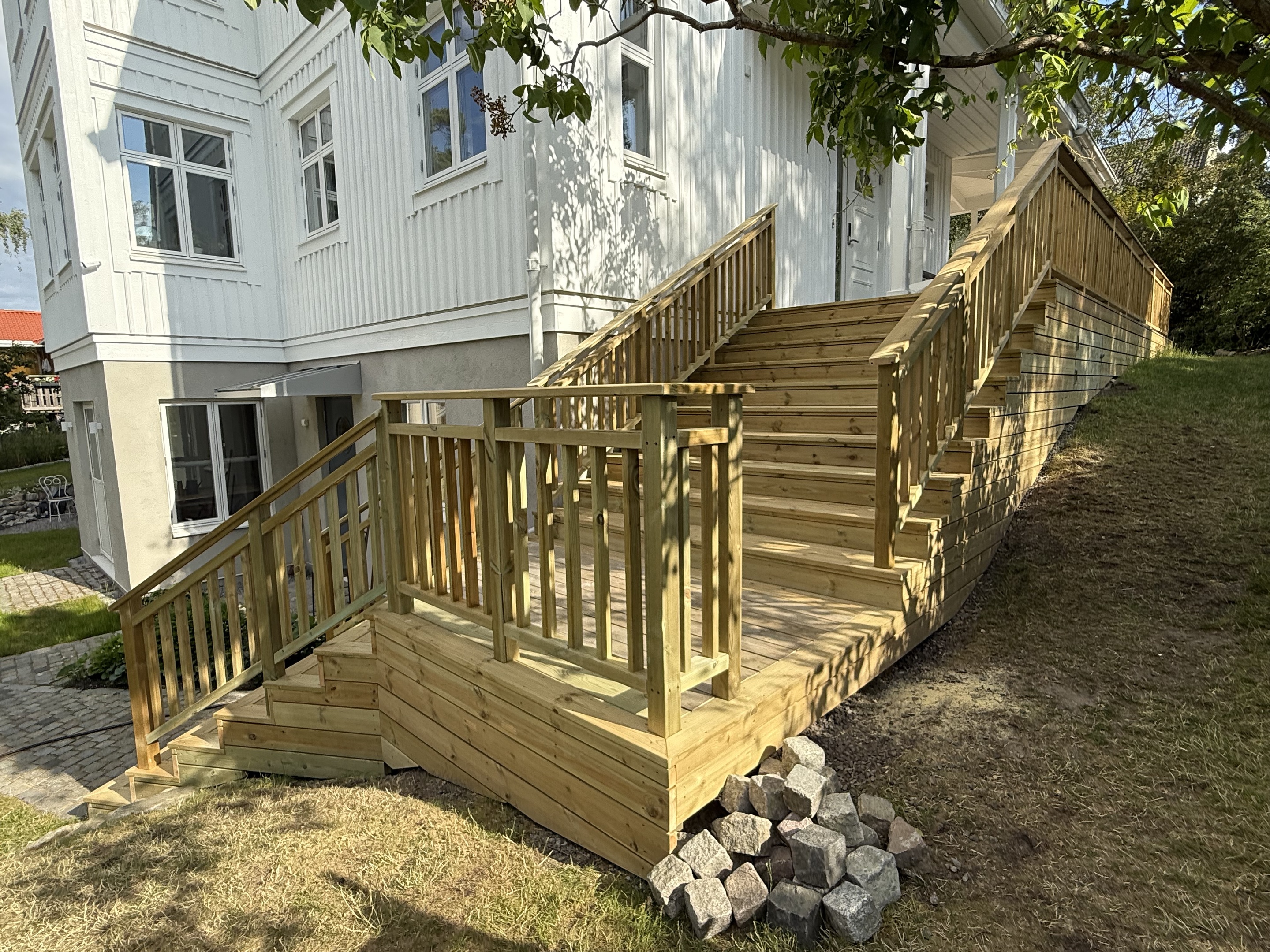 Stor Pergolux pergola monterad