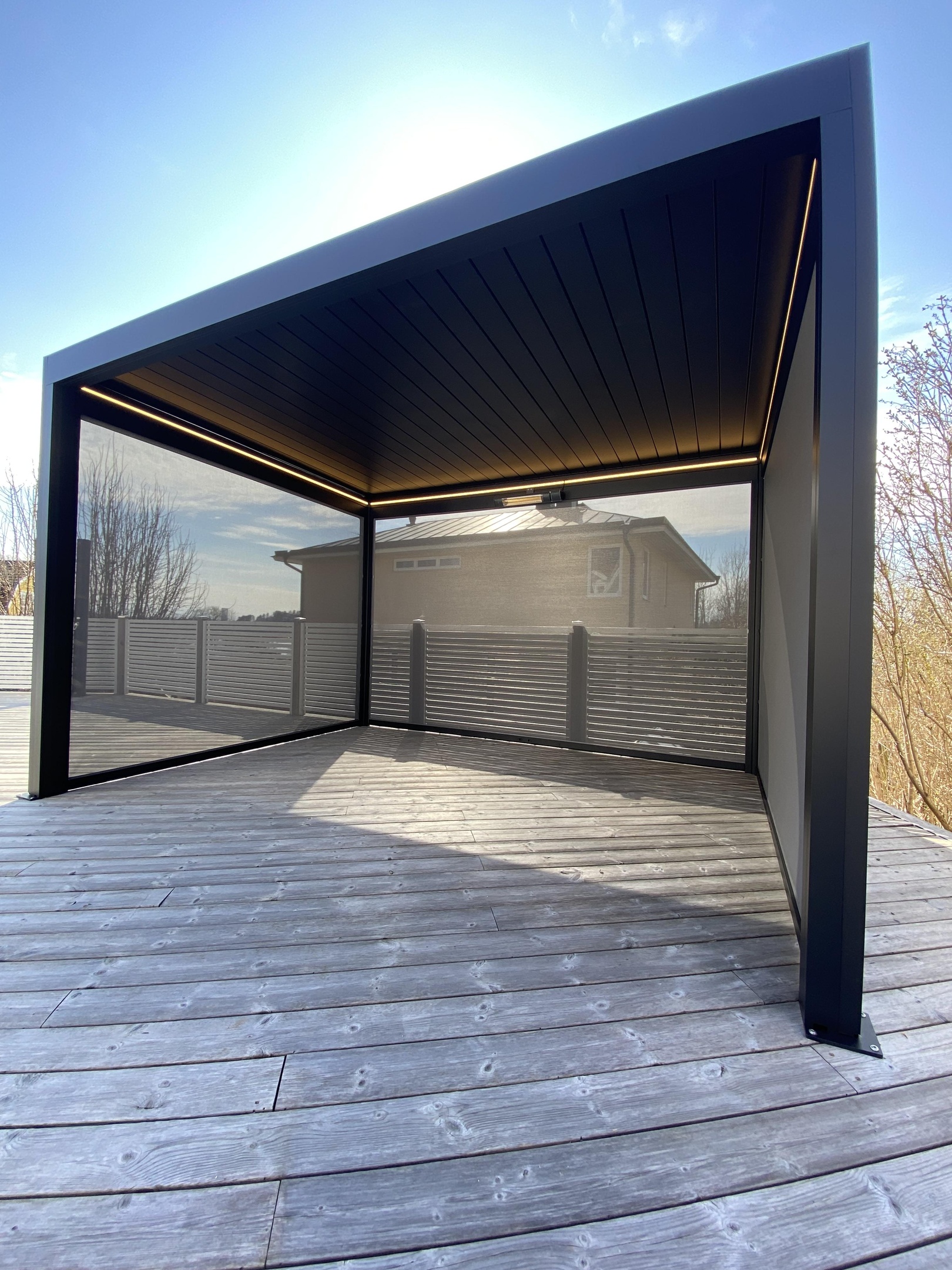 Pergolux pergola monterad på altan i Stockholm